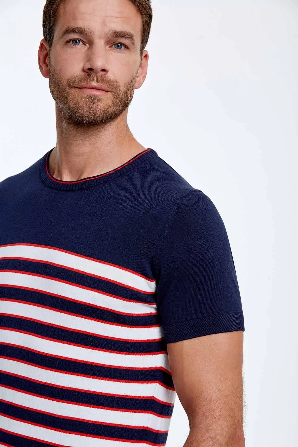 Hemington - Beyaz Çizgi Desen Bisiklet Yaka Lacivert Triko T-Shirt (1)