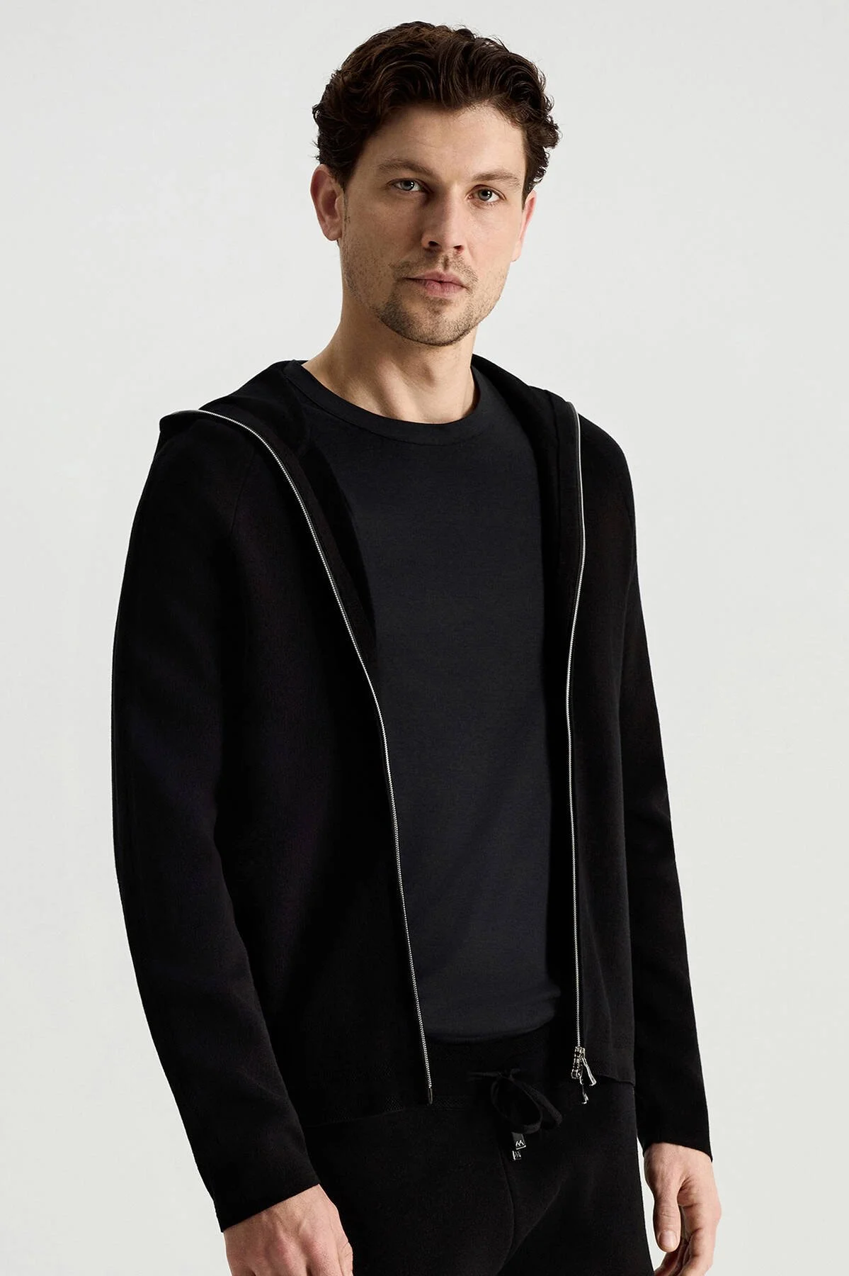 Hemington - Saf Pamuk Kapüşonlu Slim Fit Siyah Hırka (1)
