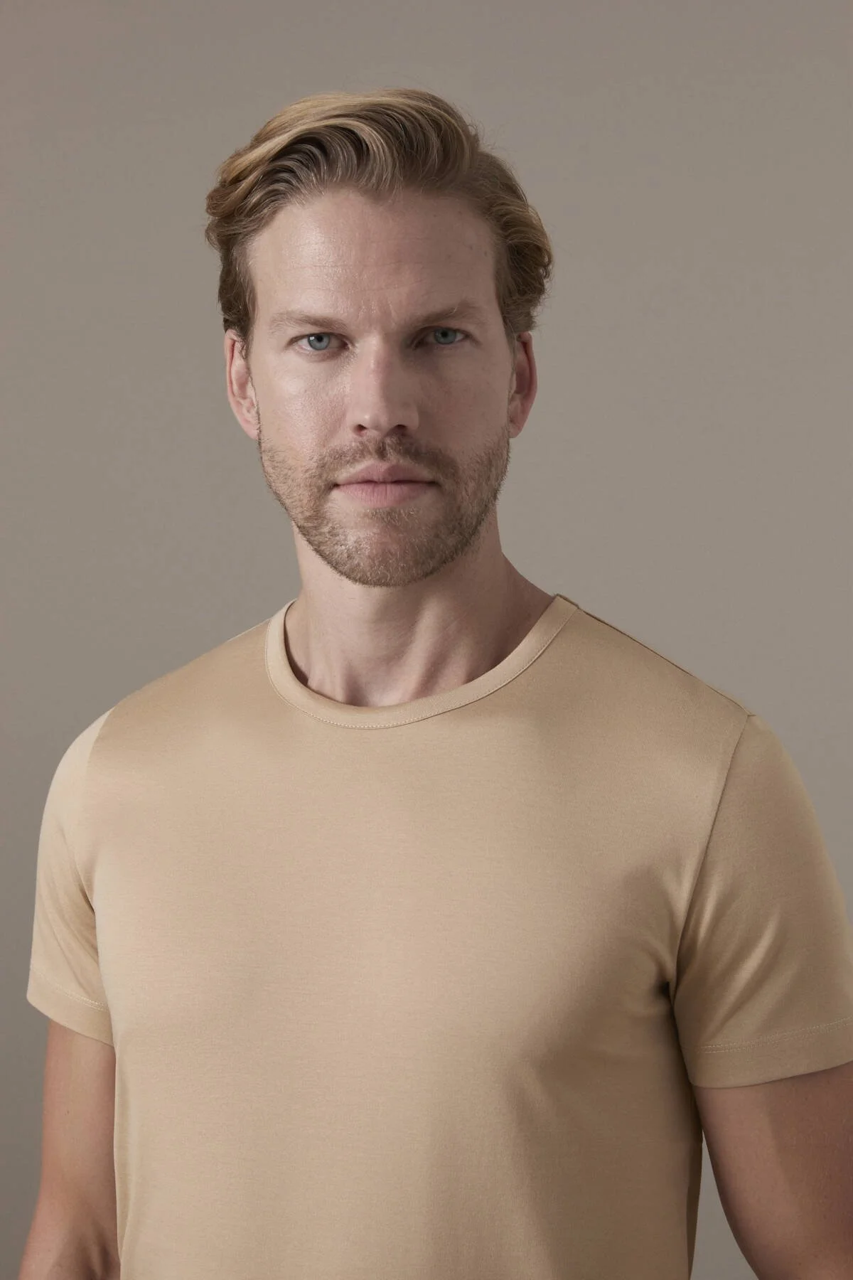 Hemington - Superfine Pamuk Bisiklet Yaka Kum Rengi Basic T-Shirt (3)