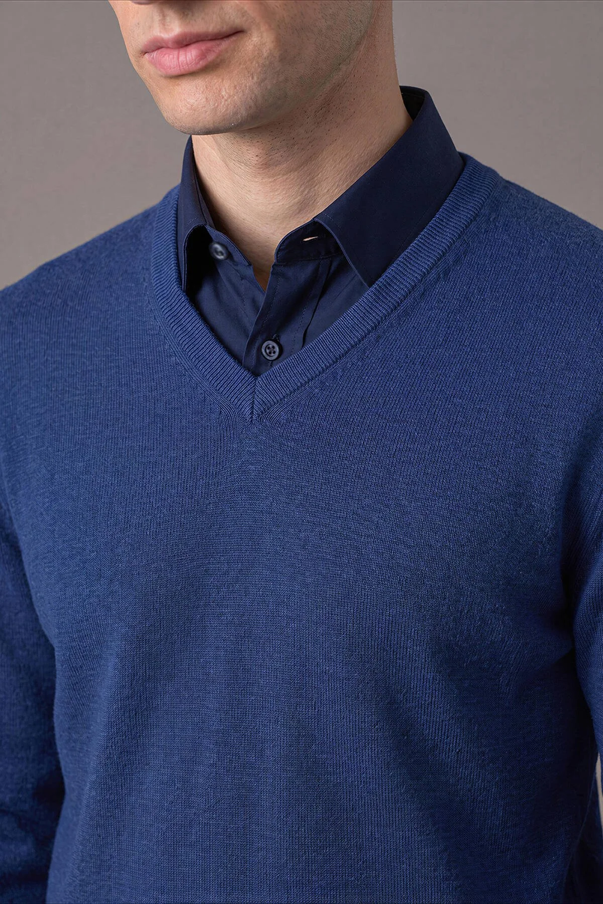 Hemington - Ultrafine Merino Yünü V Yaka Mavi Triko (3)