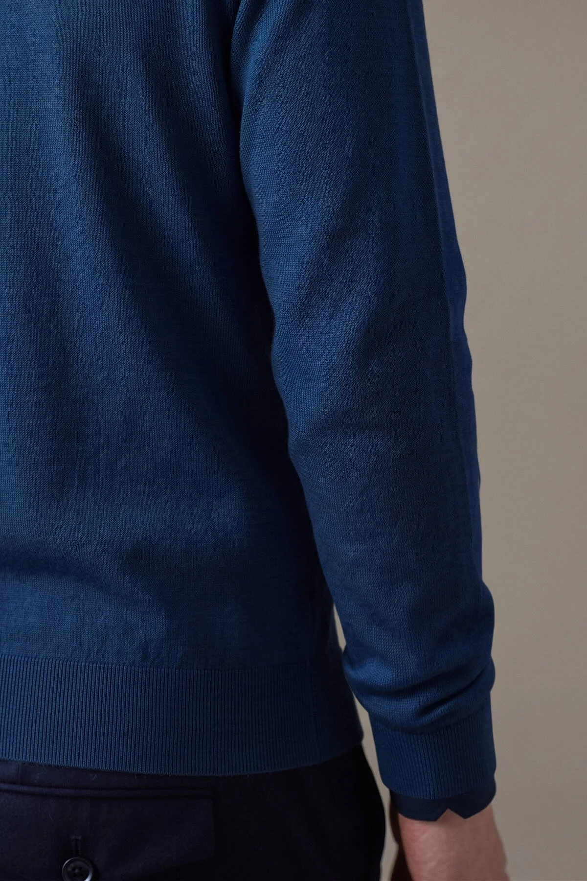 Hemington - Ultrafine Merino Yünü V Yaka Mavi Triko (4)