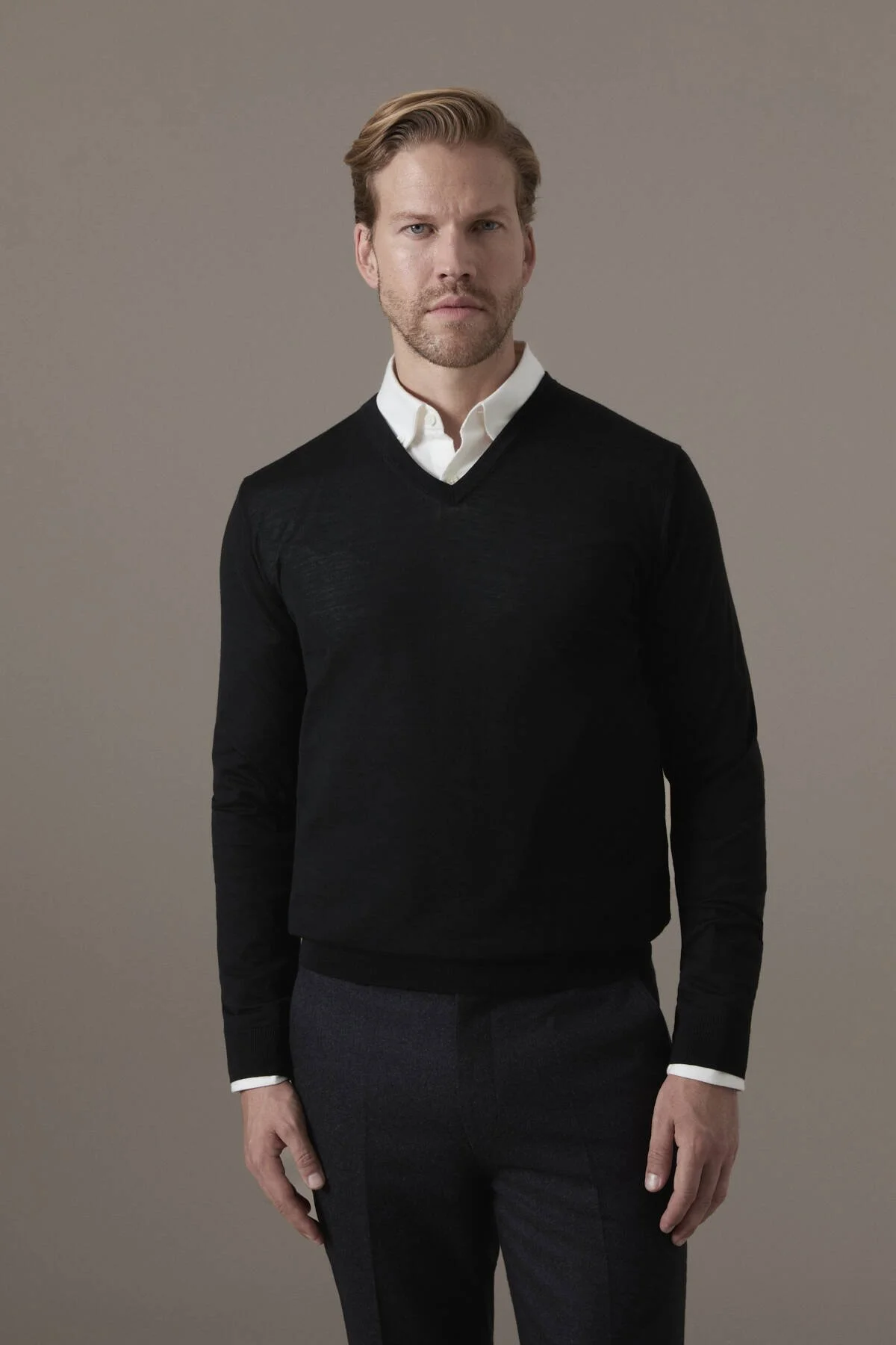 Hemington - Ultrafine Merino Yünü V Yaka Siyah Triko (1)