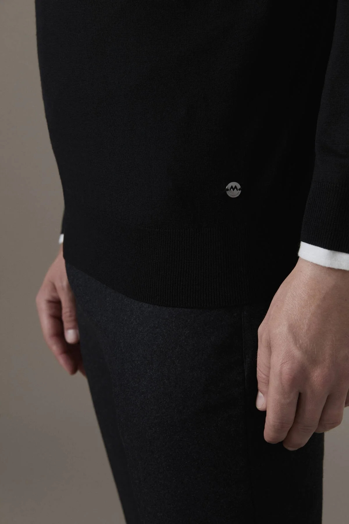 Hemington - Ultrafine Merino Yünü V Yaka Siyah Triko (4)