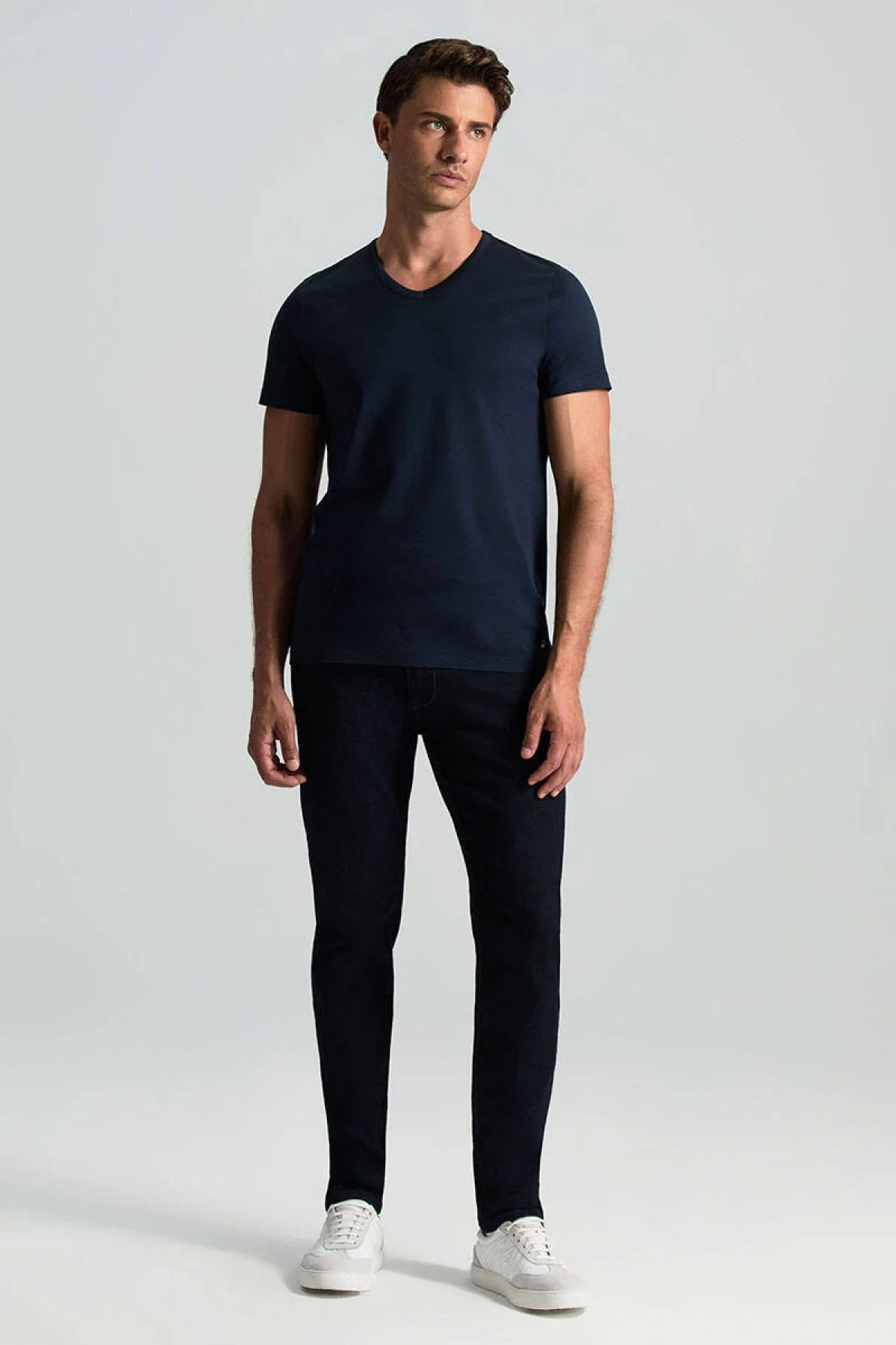Hemington - Lacivert V Yaka Basic T-Shirt (2)