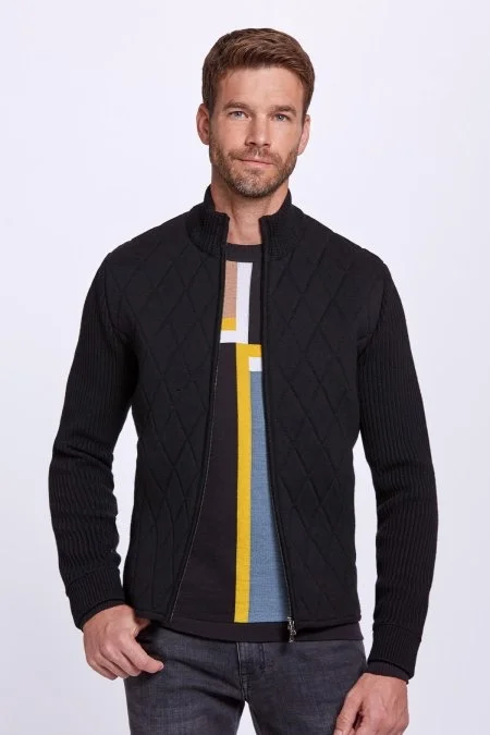 Çizgi Desen Yarım Balıkçı Yaka Siyah Triko