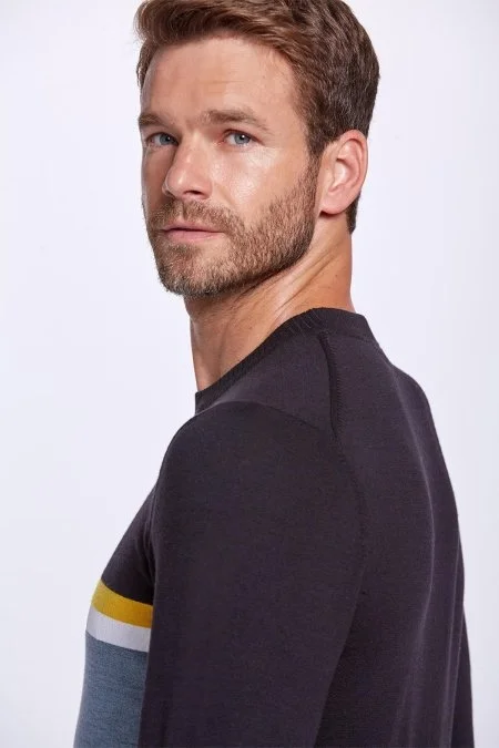 Çizgi Desen Yarım Balıkçı Yaka Siyah Triko