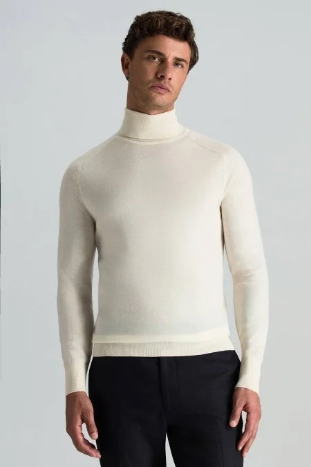 Ekru Boğazlı Slim Fit Merino Yün Triko