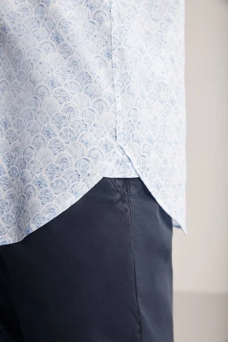 Etnik Desen Gök Mavisi Gizli Düğme Kısa Kollu Tencel Gömlek