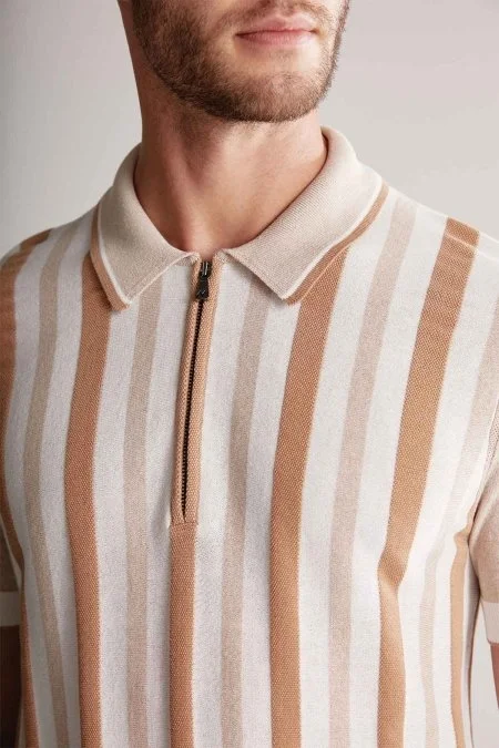 Fermuar Detaylı Çizgi Desen Krem Rengi Triko Polo