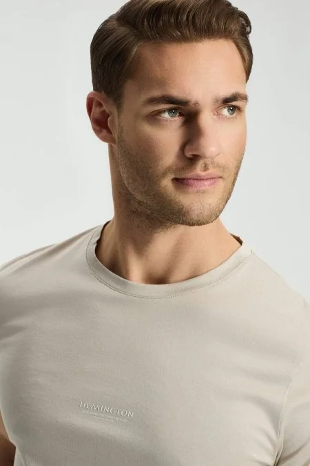 Hemington Baskılı Merserize Pamuk Açık Bej Bisiklet Yaka T-Shirt
