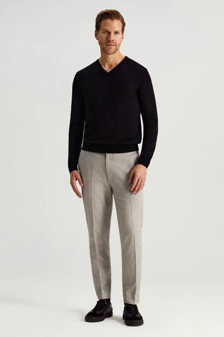İtalyan Merino Yün V Yaka Siyah Triko