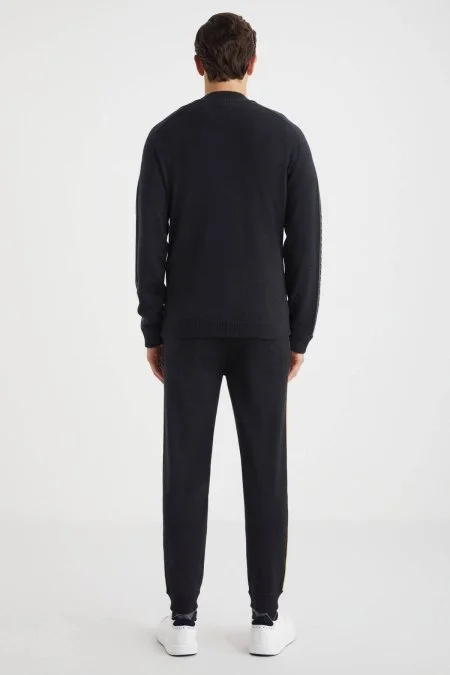 Kolları Şerit Detaylı Fermuarlı Siyah Triko Spor Ceket