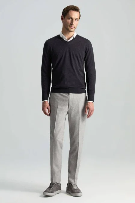 V Yaka Merino Yün Antrasit Triko