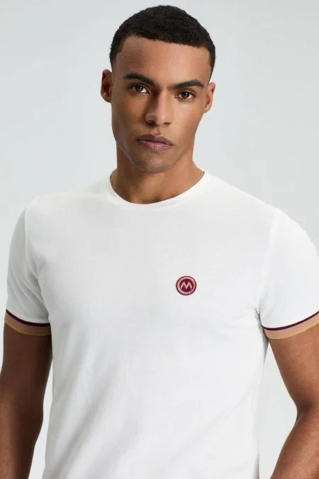 Nakış Logolu Pike Örgü Beyaz Bisiklet Yaka T-Shirt