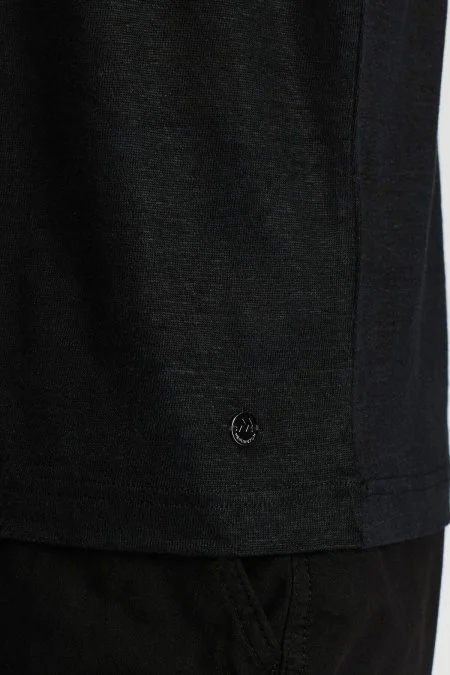 Saf Keten Siyah Bisiklet Yaka T-Shirt