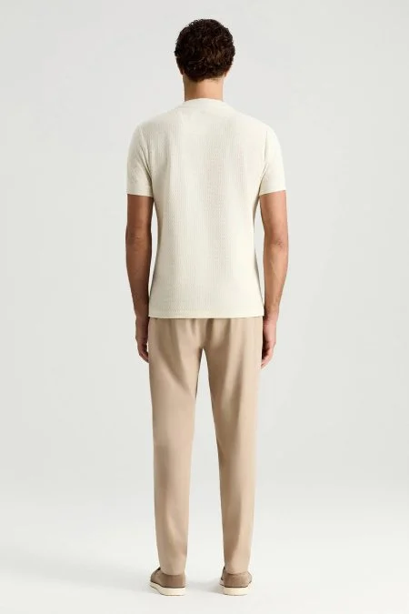 Saf Pamuk Jakar Desenli Bisiklet Yaka Beyaz T-Shirt