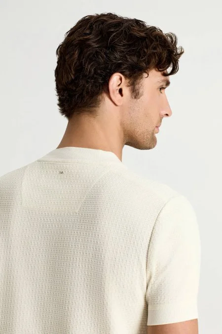 Saf Pamuk Jakar Desenli Bisiklet Yaka Beyaz T-Shirt