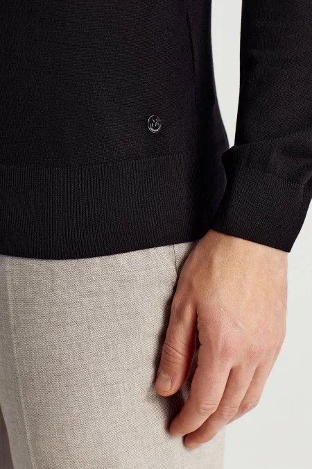 Ultrafine Merino Yünü V Yaka Siyah Triko