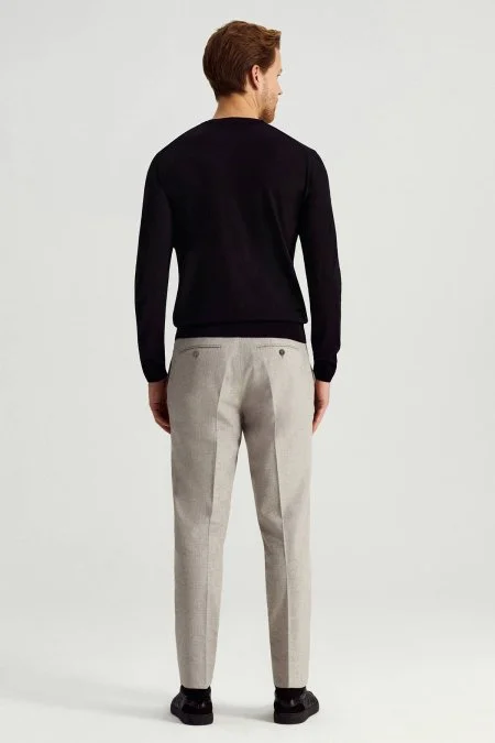 Ultrafine Merino Yünü V Yaka Siyah Triko