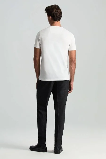 Beyaz V Yaka Basic T-Shirt