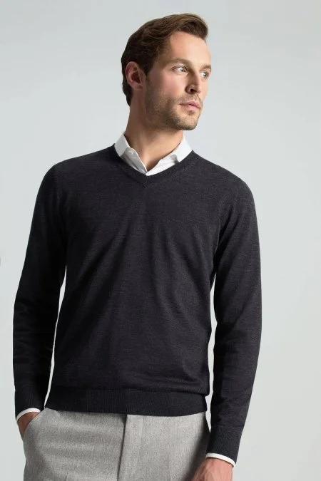 V Yaka Merino Yün Antrasit Triko