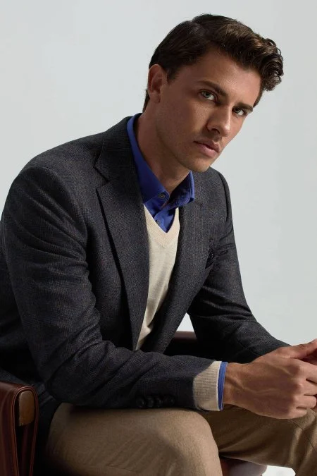 V Yaka Açık Bej Merino Yün Triko