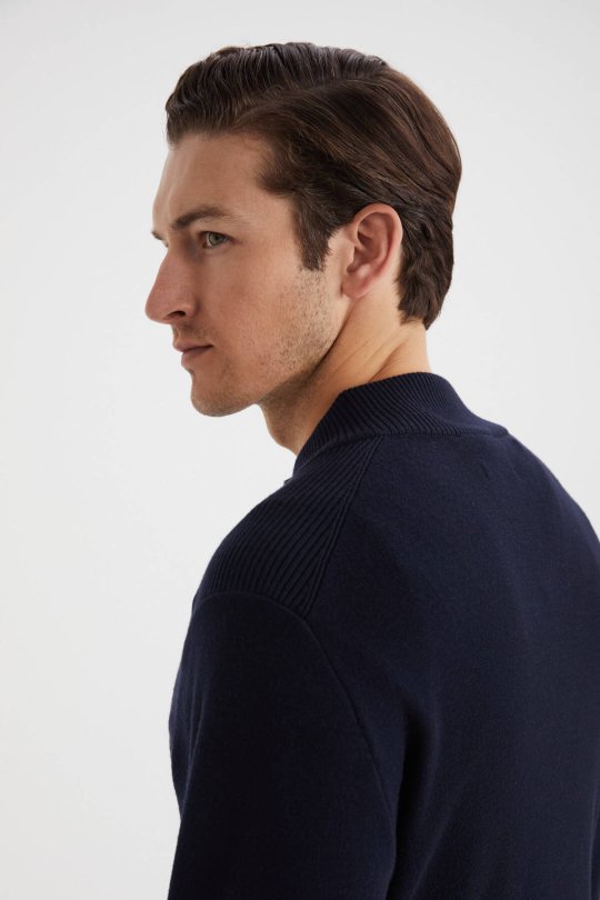 Arma Detaylı Fermuarlı Lacivert Triko Spor Ceket