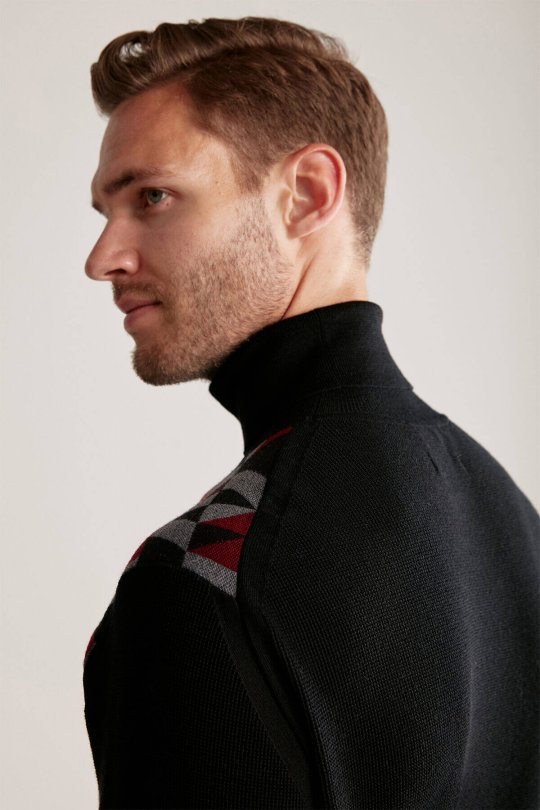 Desenli Siyah Boğazlı Yaka Merino Yün Triko