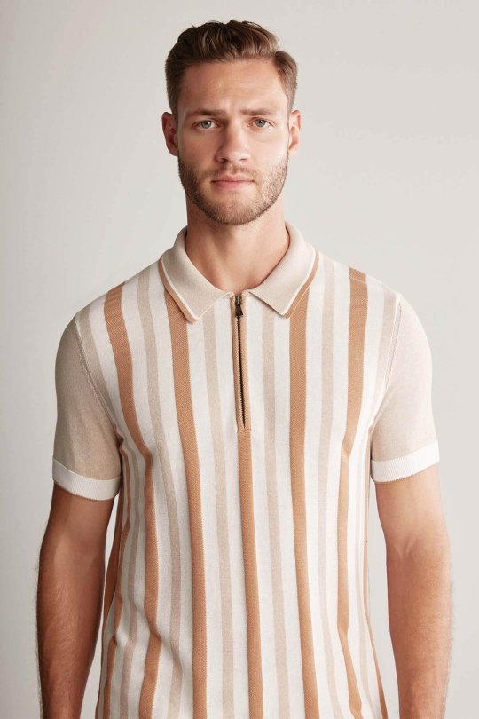 Fermuar Detaylı Çizgi Desen Krem Rengi Triko Polo