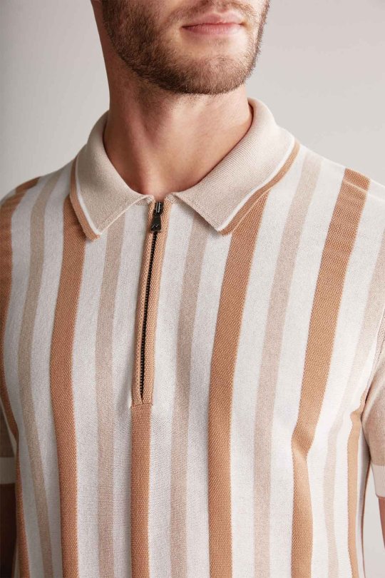 Fermuar Detaylı Çizgi Desen Krem Rengi Triko Polo