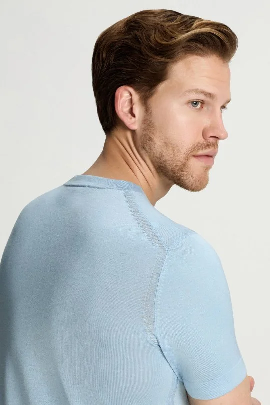 İpek Karışımlı Bisiklet Yaka Açık Mavi Triko T-Shirt