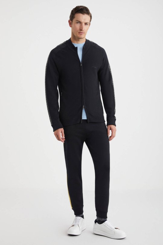 Kolları Şerit Detaylı Fermuarlı Siyah Triko Spor Ceket