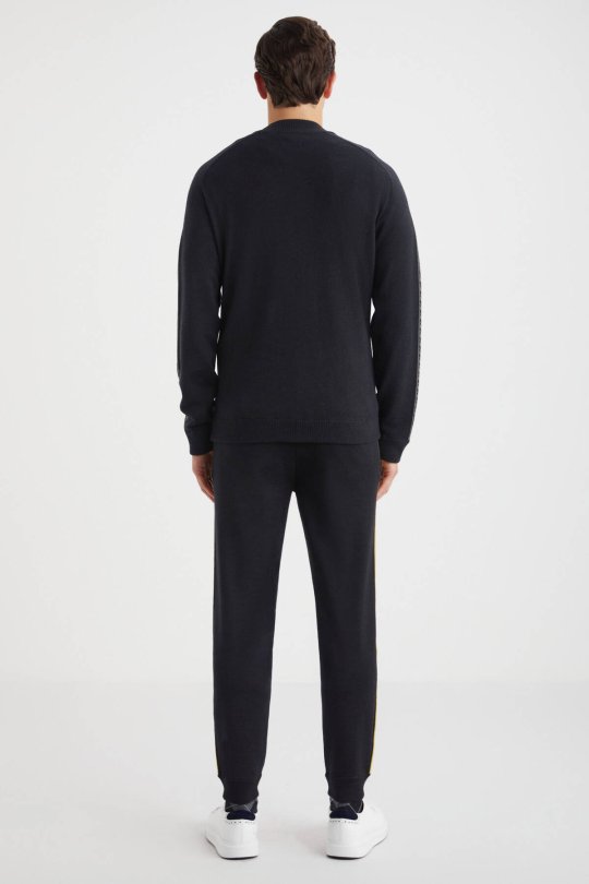 Kolları Şerit Detaylı Fermuarlı Siyah Triko Spor Ceket