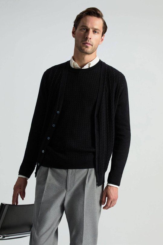 Merino Yün İpek Karışım Örgü Desenli Siyah Düğmeli Hırka