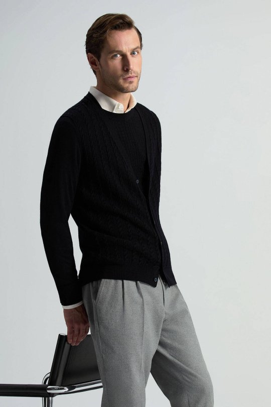 Merino Yün İpek Karışım Örgü Desenli Siyah Düğmeli Hırka