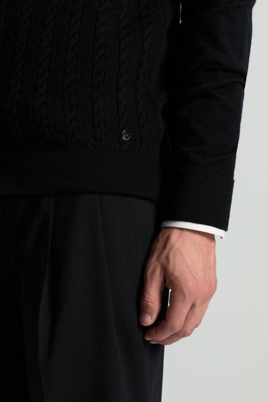 Merino Yün İpek Karışım Örgü Desenli Siyah Düğmeli Hırka