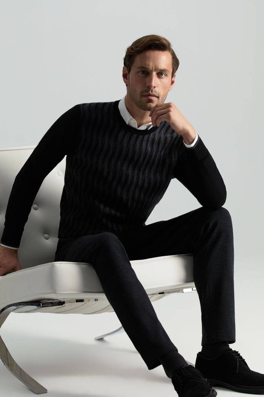 Merino Yün Şerit Desenli Siyah Bisiklet Yaka Triko