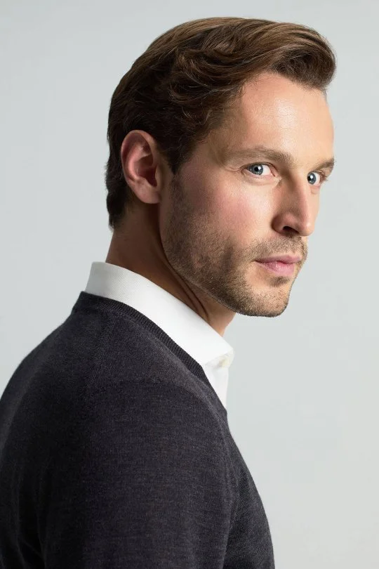 V Yaka Merino Yün Antrasit Triko