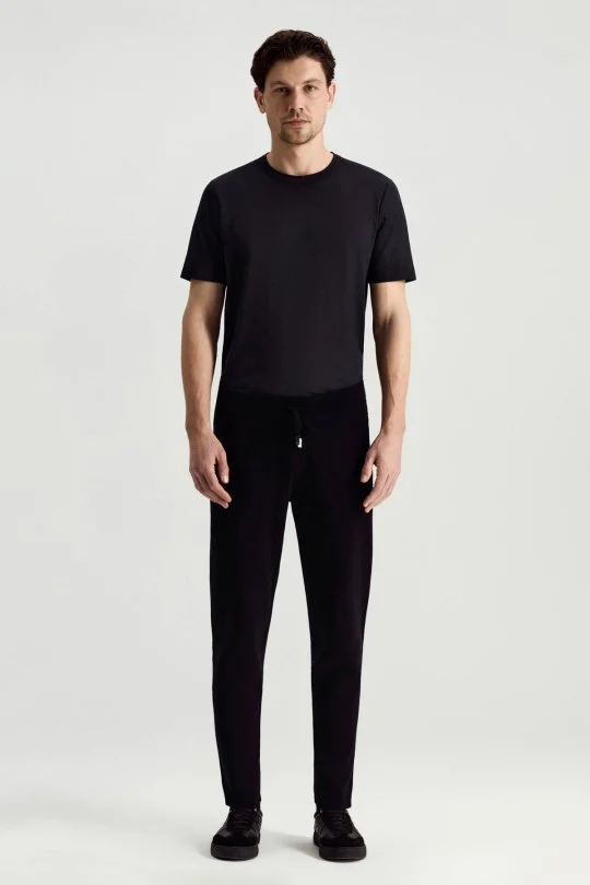 Saf Pamuk Bağcık Detaylı Siyah Slim Fit Triko Pantolon