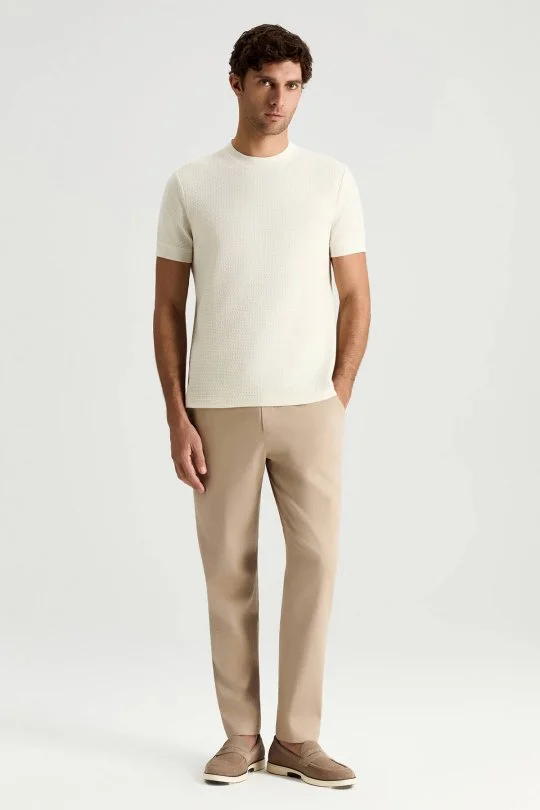 Saf Pamuk Jakar Desenli Bisiklet Yaka Beyaz T-Shirt