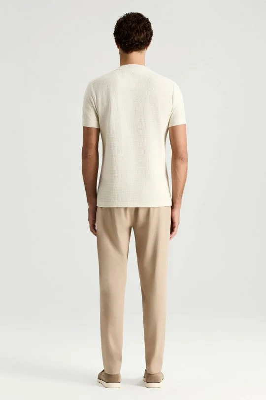 Saf Pamuk Jakar Desenli Bisiklet Yaka Beyaz T-Shirt