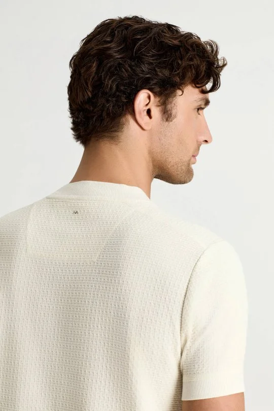 Saf Pamuk Jakar Desenli Bisiklet Yaka Beyaz T-Shirt