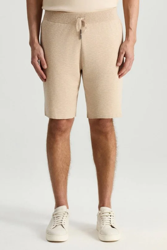 Saf Pamuk Şerit Detaylı Cepleri Fermuarlı Bej Triko Şort