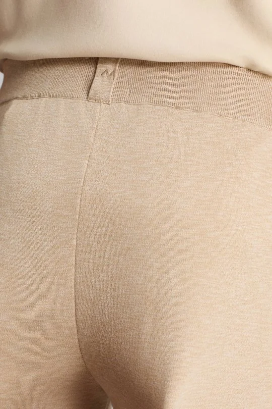 Saf Pamuk Şerit Detaylı Cepleri Fermuarlı Bej Triko Şort