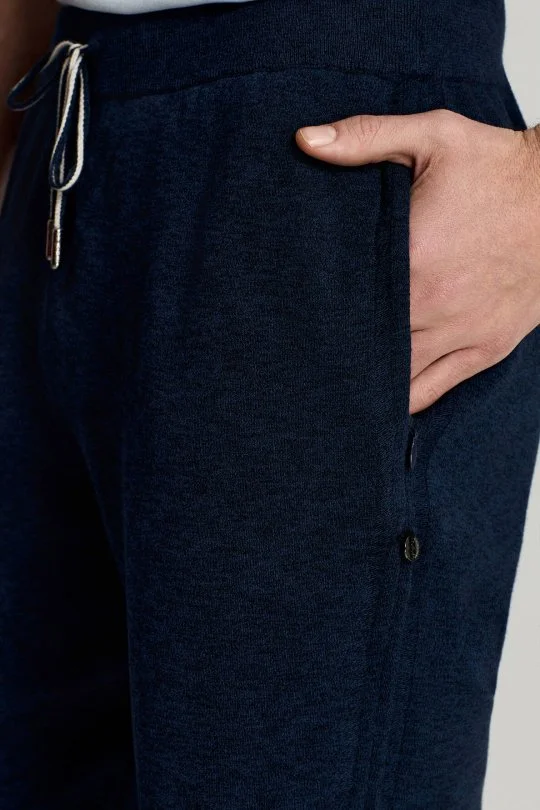 Saf Pamuk Şerit Detaylı Cepleri Fermuarlı Lacivert Triko Şort