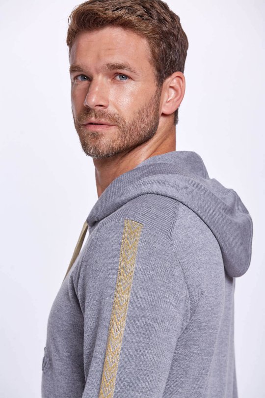 Şerit Detaylı Logolu Kapüşonlu Gri Triko Hoody