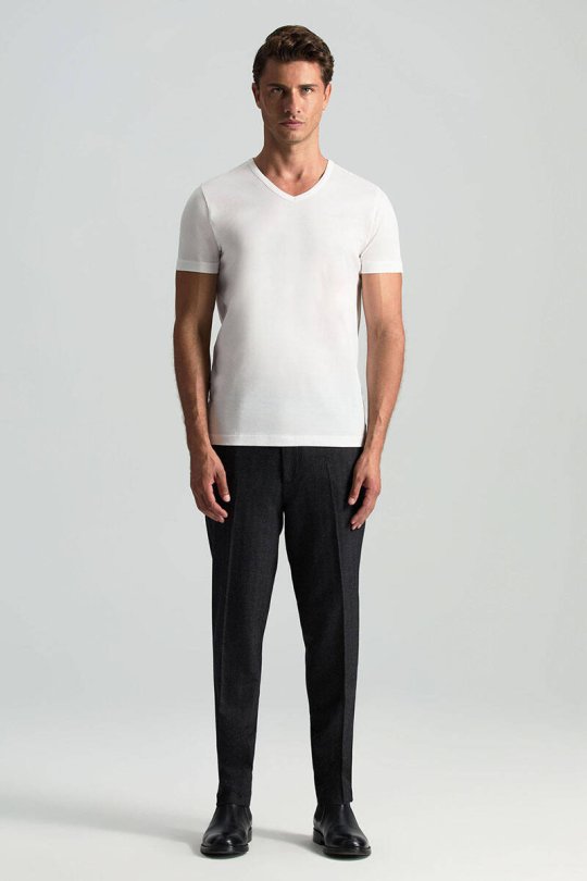 Beyaz V Yaka Basic T-Shirt