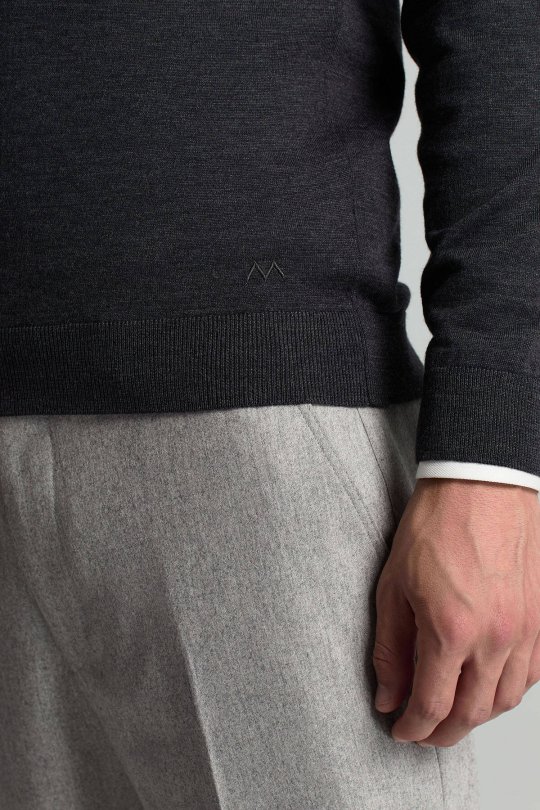 V Yaka Merino Yün Antrasit Triko