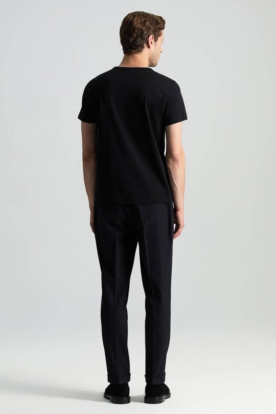 Siyah V Yaka Basic T-Shirt