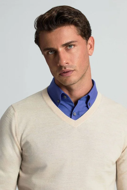 V Yaka Açık Bej Merino Yün Triko